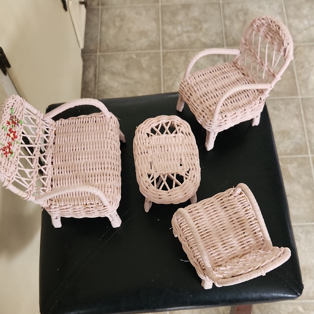 Pink Wicker Miniature furnishings
